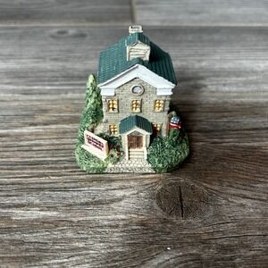 Americana Collection‎ AHIII The Clemens School House Village Miniature Figurine